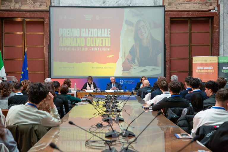 25 11 premio olivetti small - Fond. A. Olivetti